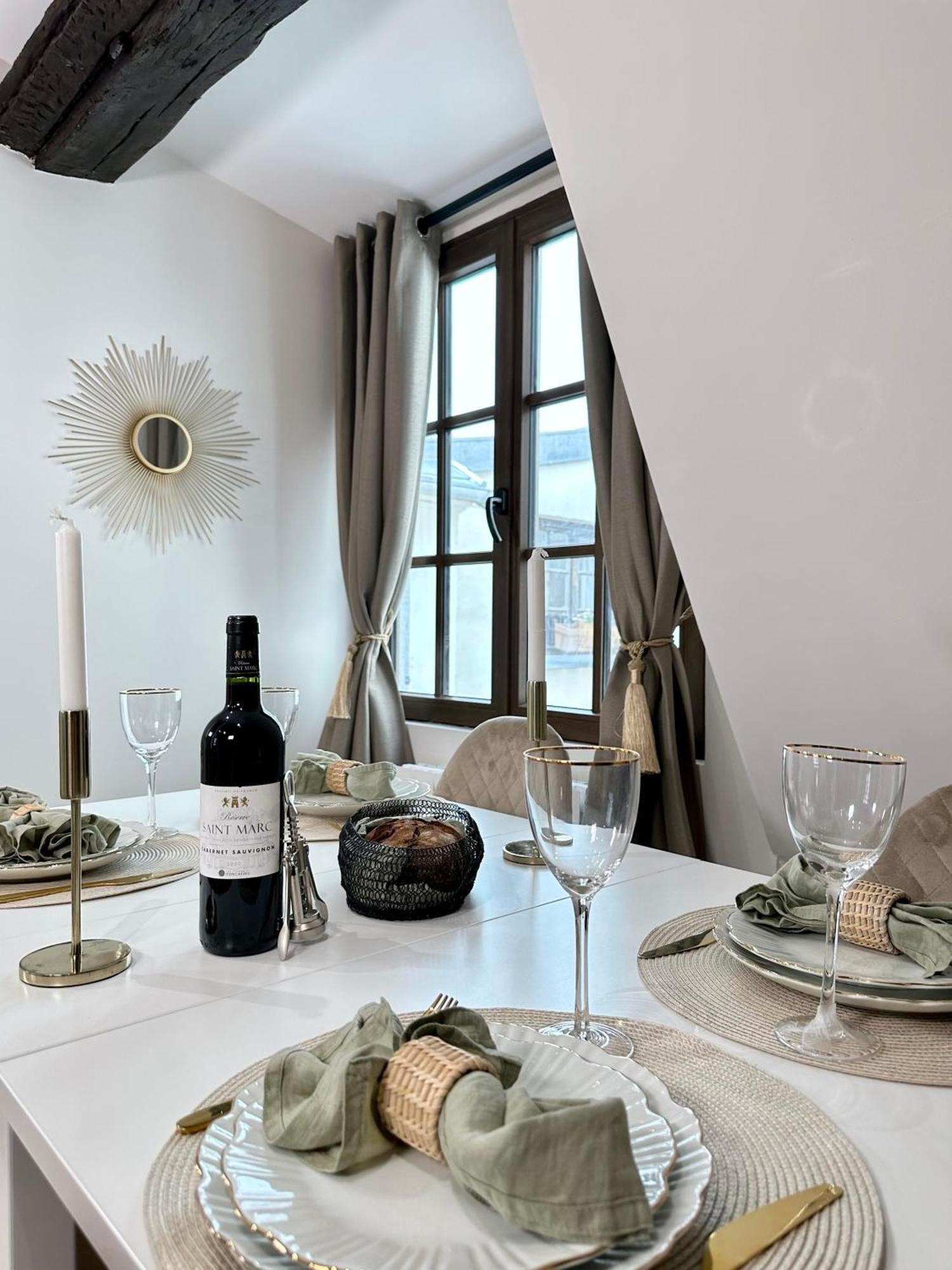 Le Marais' Finest Luxurious Apartment Paris Exterior photo