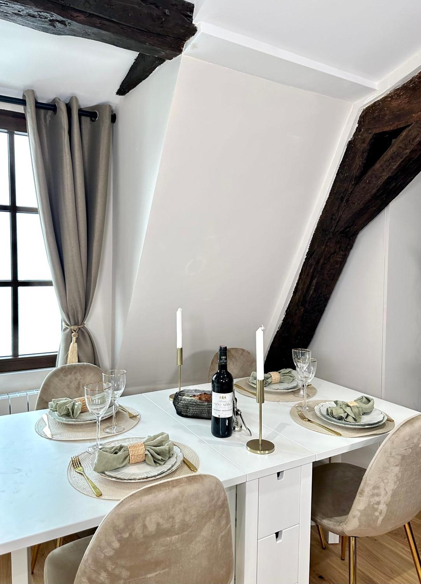 Le Marais' Finest Luxurious Apartment Paris Exterior photo