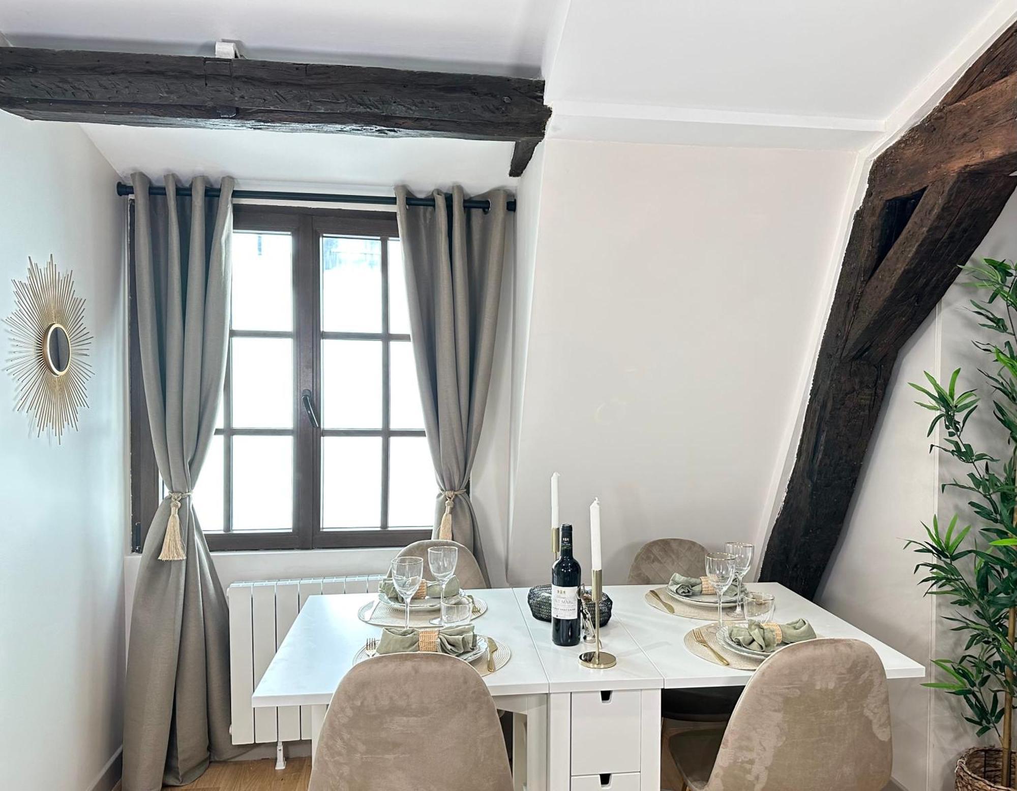 Le Marais' Finest Luxurious Apartment Paris Exterior photo