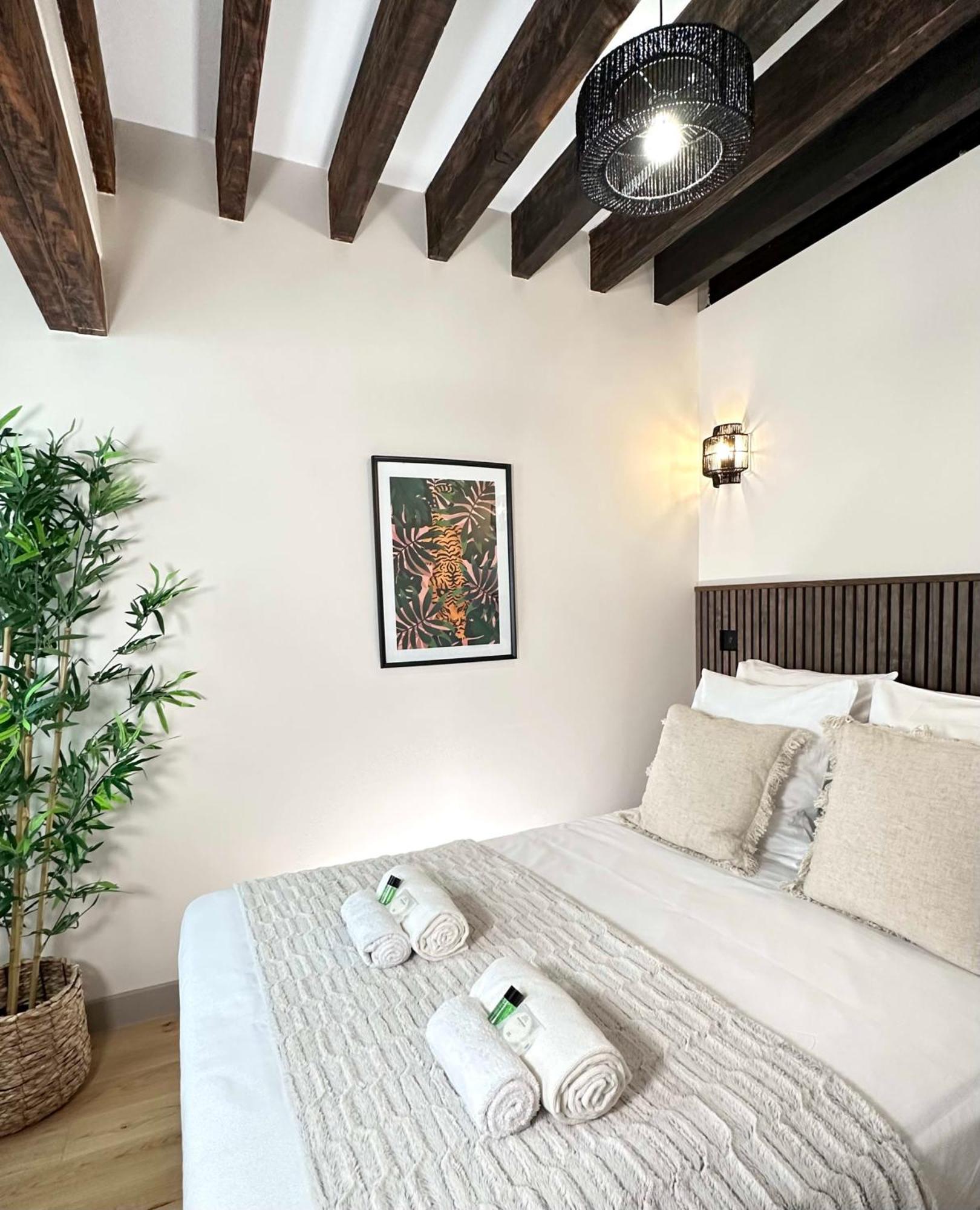 Le Marais' Finest Luxurious Apartment Paris Exterior photo