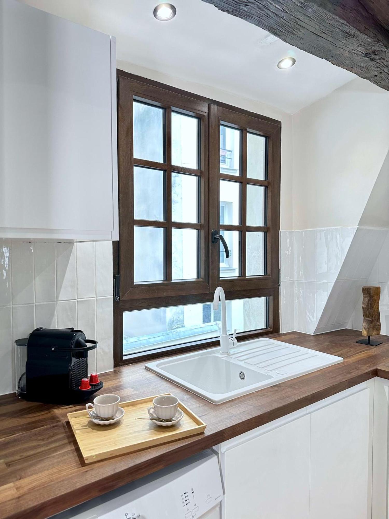 Le Marais' Finest Luxurious Apartment Paris Exterior photo
