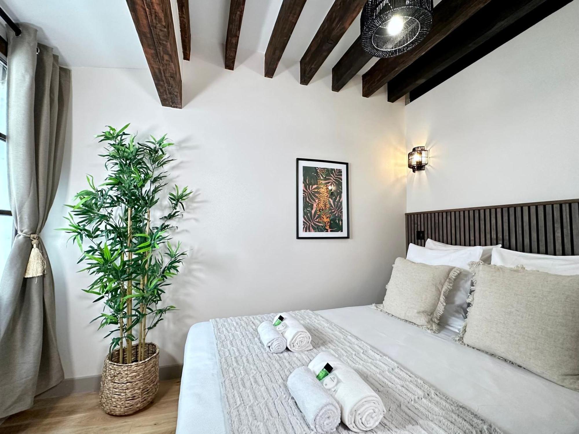 Le Marais' Finest Luxurious Apartment Paris Exterior photo
