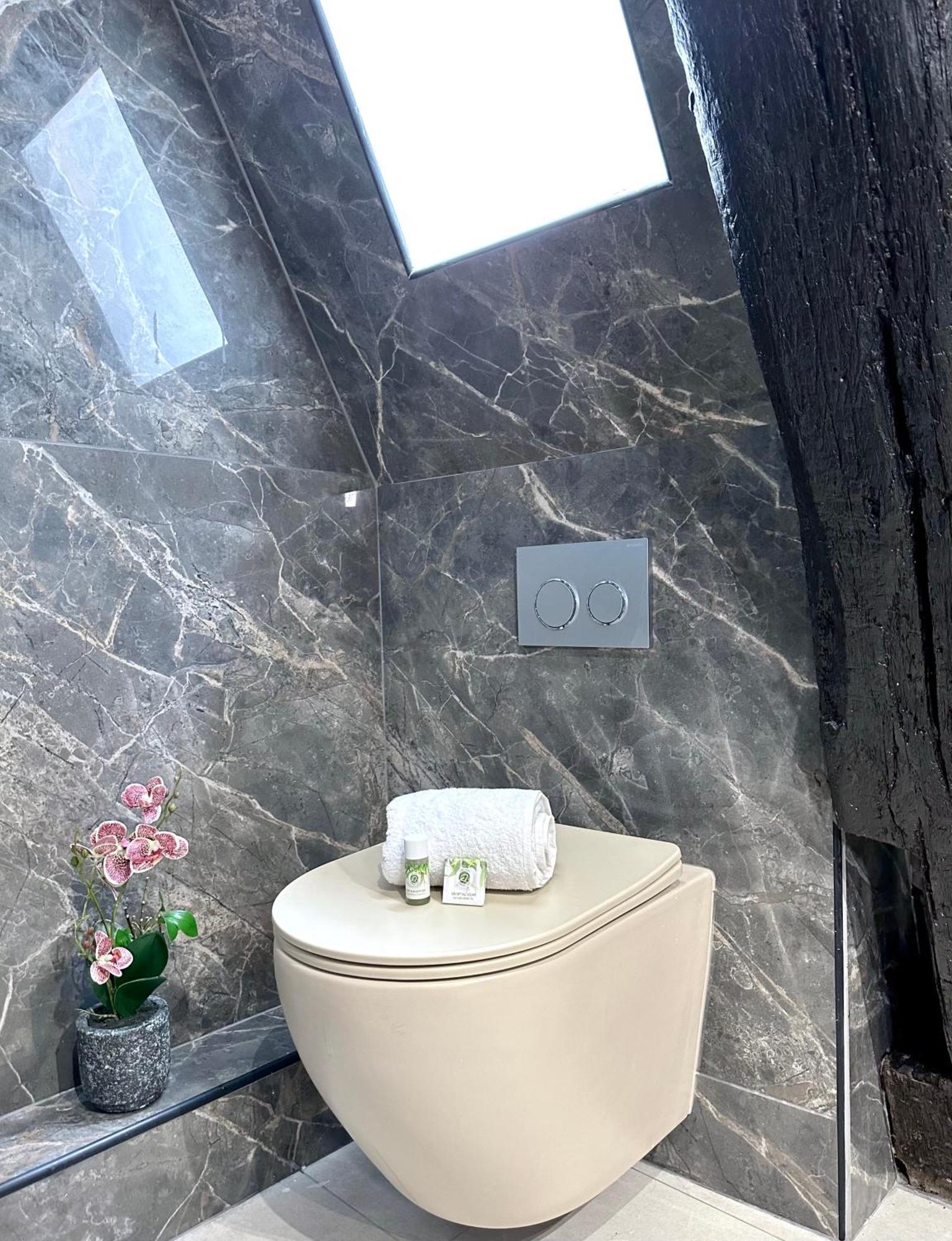 Le Marais' Finest Luxurious Apartment Paris Exterior photo